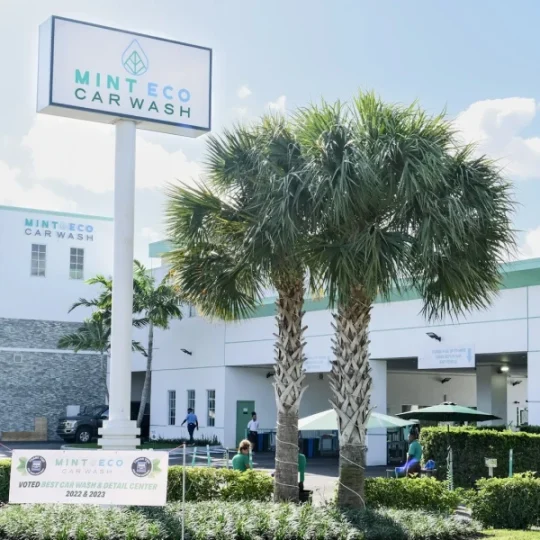 Mint Eco Car Wash pylon sign at the Okeechobee Turnpike West location