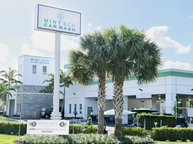 Mint Eco Car Wash pylon sign at the Okeechobee Turnpike West location